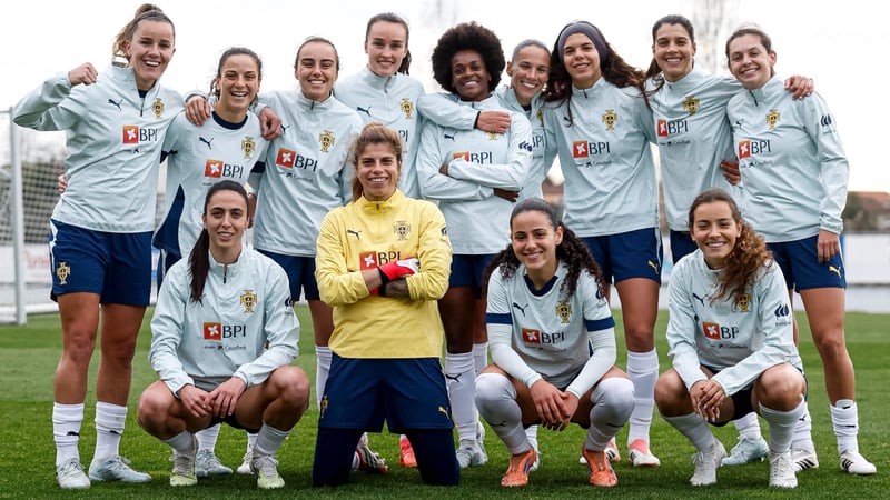 Inês Pereira seguiu desde o banco a goleada de Portugal a Eslovaquia
