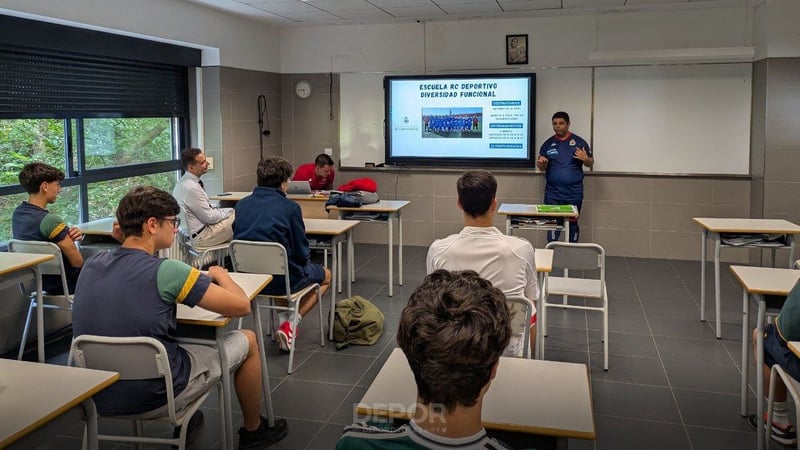A Fundación RC Deportivo achega o proxecto Genuine ao colexio Peñarredonda da Coruña