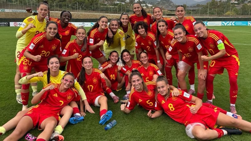 Victoria de Antía Veiga con España sub-17 ante Estados Unidos no último amigable antes do Campionato do Mundo