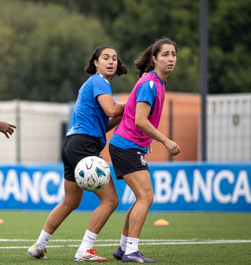 As Nosas, "con muchísima igualdad entre las jugadoras", ponen manos a la obra de cara a la visita al UD Costa Adeje Tenerife, primera cita de septiembre