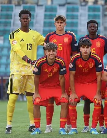 Mauro Valeiro debuta en el Europeo sub-17 en el once inicial de España, que goleó a Estonia