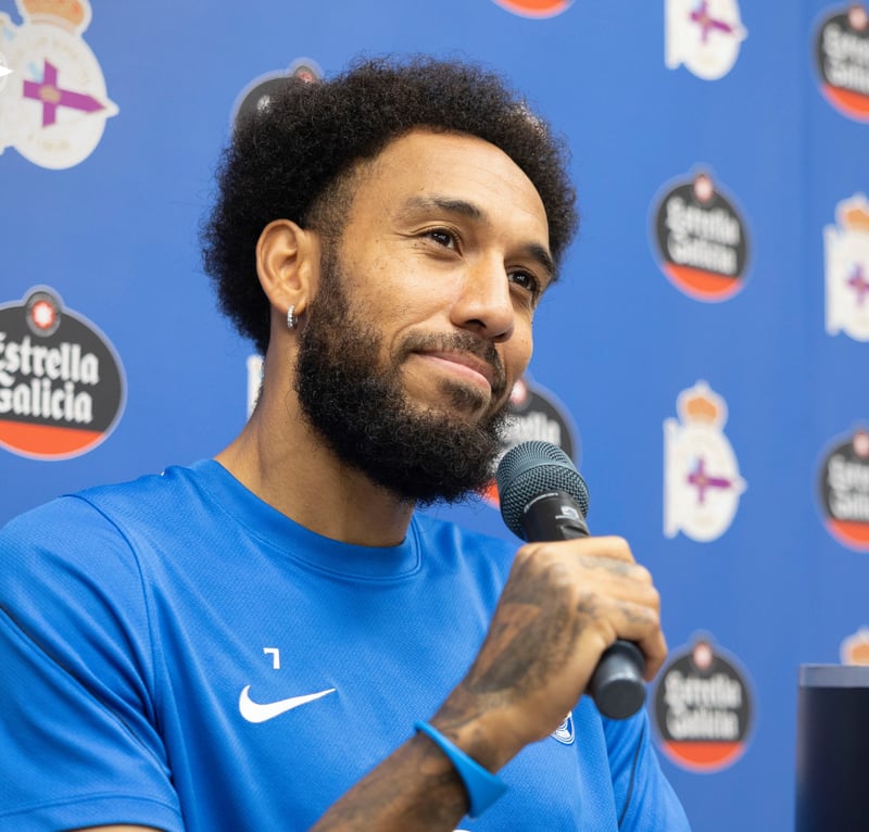 Rueda de prensa de Aubameyang tras recoger el premio Estrella Galicia al jugador del mes