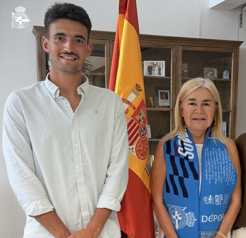 A expedición da RC Deportivo Fundación foi recibida por Ana Paredes, embaixadora de España en Cabo Verde