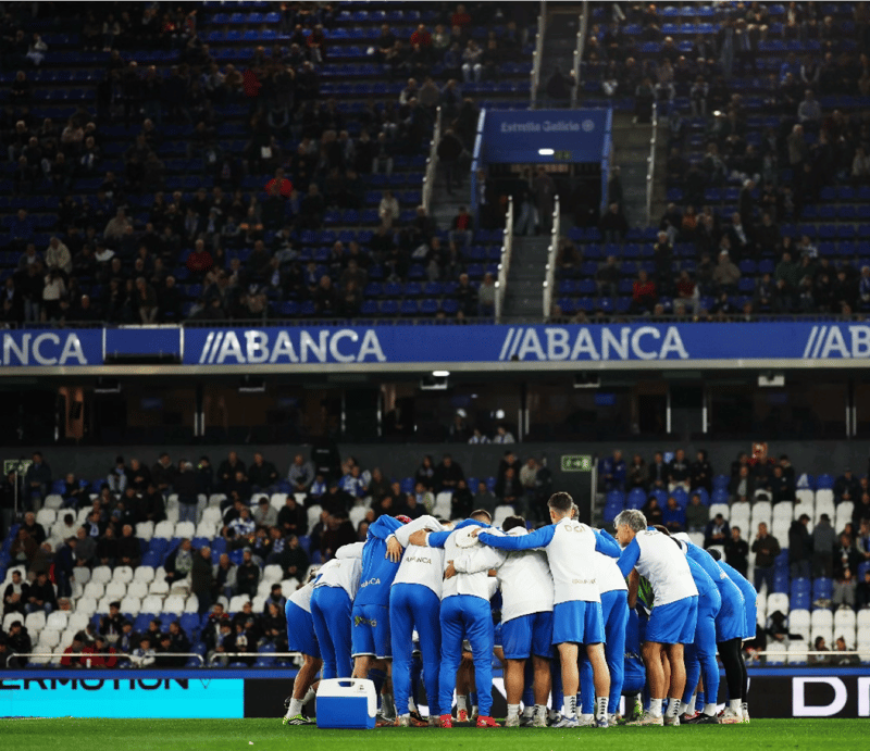 LLEGADA JUGADORES Y CALENTAMIENTO  A PIE DE CAMPO