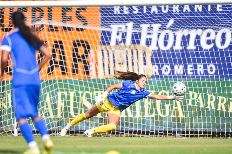 NestorVega_DeporAbancaAhletic-8715.jpg