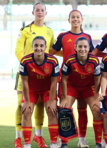 Antía Veiga se estrena como titular en el Mundial con triunfo ante Chile en el último partido de la Primera Fase